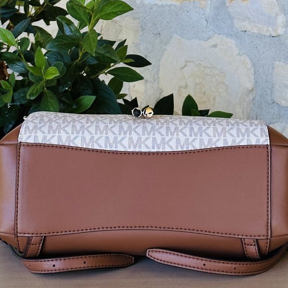 Michael Kors Phoebe Medium Drawstring Backpack Purse Vanilla NWT Women Authentic - Picture 4 of 7